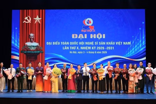 NSND Trịnh Thúy Mùi tái đắc cử Chủ tịch Hội Nghệ sĩ sân khấu Việt Nam 