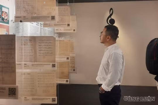 Hơn 100 tư liệu, hiện vật kể chuyện hai thập niên tân nhạc Hà Nội 