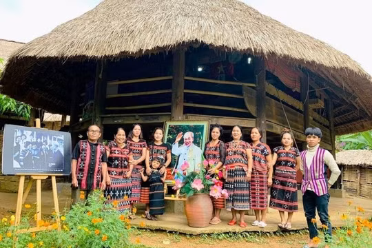 Chuỗi hoạt động đặc sắc 'Bác Hồ trong trái tim đồng bào' tại Làng Văn hóa