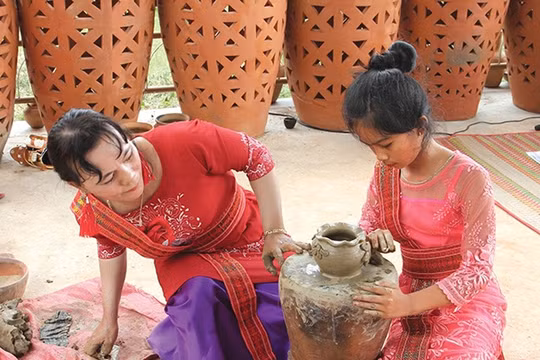 Lễ hội gốm Chăm Bàu Trúc 2026: Tôn vinh di sản và nghệ nhân làng cổ 