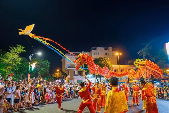 Sơn Tây tổ chức chuỗi hoạt động 'Lễ hội Trung thu Thành cổ' kéo dài gần 1 tháng