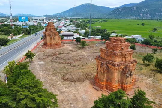 Bộ Xây dựng phản hồi kiến nghị điều chỉnh hướng tuyến đường sắt tốc độ cao để tránh tháp Hòa Lai 