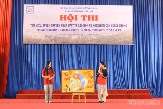 Học sinh tại Sa Pa tham gia Hội thi tìm hiểu, tuyên truyền pháp luật về tảo hôn và hôn nhân cận huyết thống trong vùng đồng bào dân tộc thiểu số.