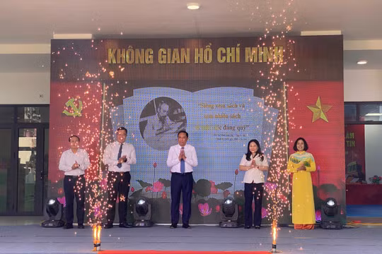 Lào Cai ra mắt Không gian Hồ Chí Minh tại Thư viện tỉnh