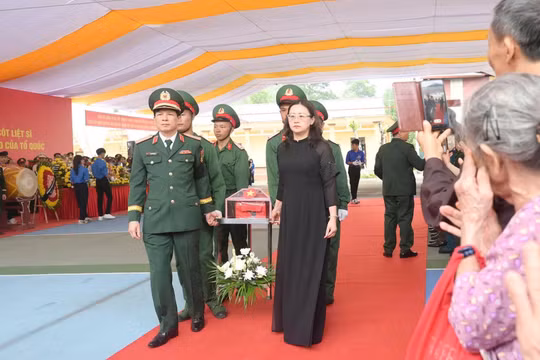 Lào Cai: Tổ chức trọng thể lễ viếng, truy điệu, an táng 9 hài cốt liệt sĩ tại Bát Xát