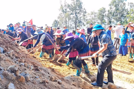 Khao Mang giảm “cho không”, tăng hỗ trợ sinh kế để người dân thoát nghèo 