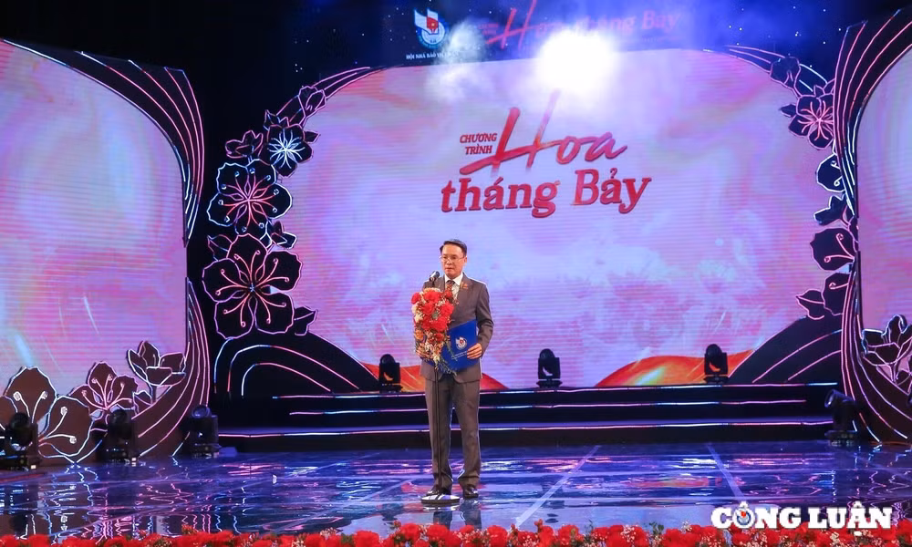 chuong trinh hoa thang bay boi dap them tinh yeu que huong dat nuoc niem tu hao dan toc hinh 2