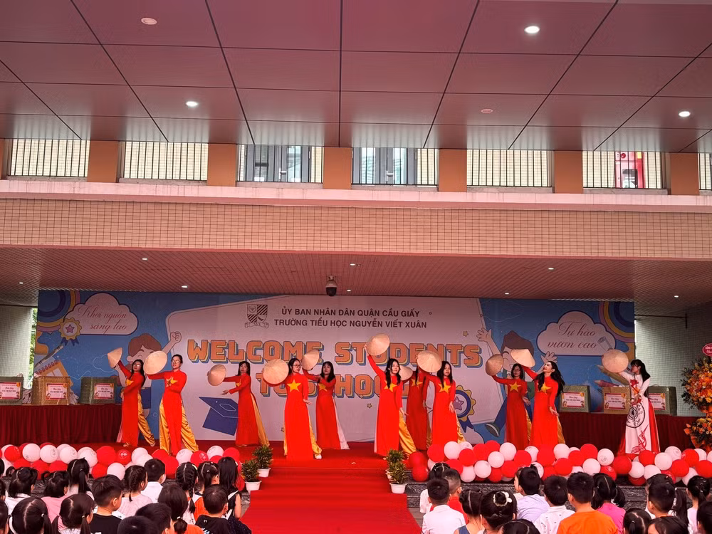 tieu hoc nguyen viet xuan ngoi truong trong mo hinh 1