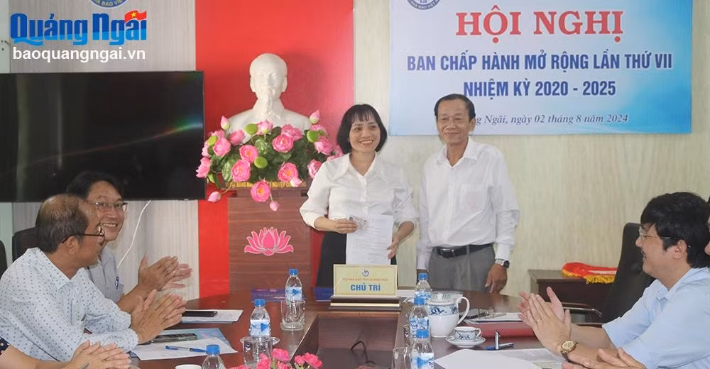 hoi nha bao tinh quang ngai trao quyet dinh ket nap nhieu hoi vien moi hinh 1