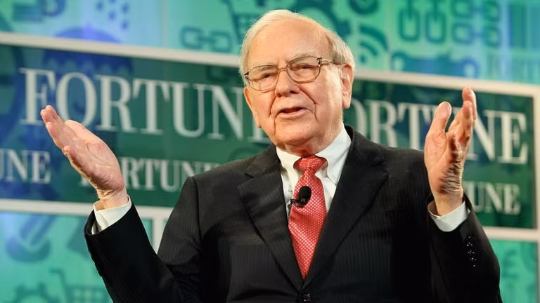 ty phu warren buffet ban thao co phieu apple hinh 1
