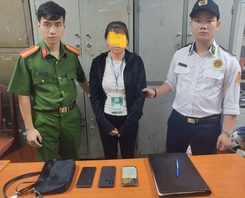 bat qua tang doi tuong trom cap dien thoai cua benh nhan va nguoi nha hinh 1