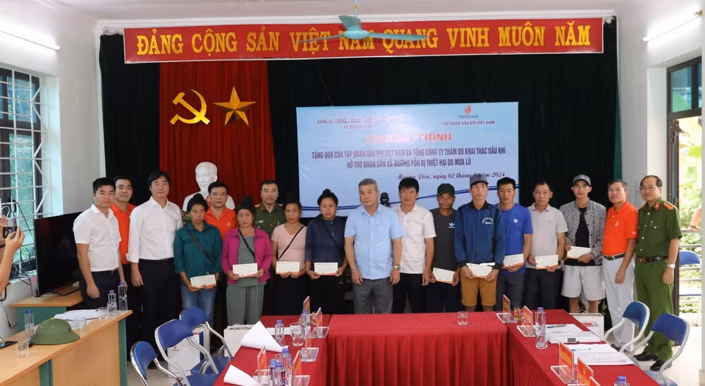 doan cong tac petrovietnam tham hoi ho tro nguoi dan son la va dien bien khac phuc hau qua mua lu hinh 11