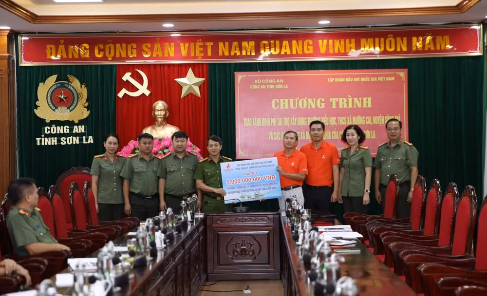 doan cong tac petrovietnam tham hoi ho tro nguoi dan son la va dien bien khac phuc hau qua mua lu hinh 7