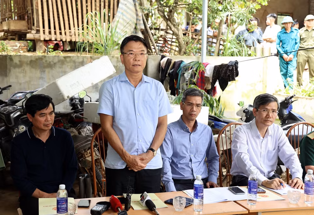 pho thu tuong le thanh long di thi sat kiem tra tinh hinh khac phuc hau qua mua lu tai tinh son la hinh 2