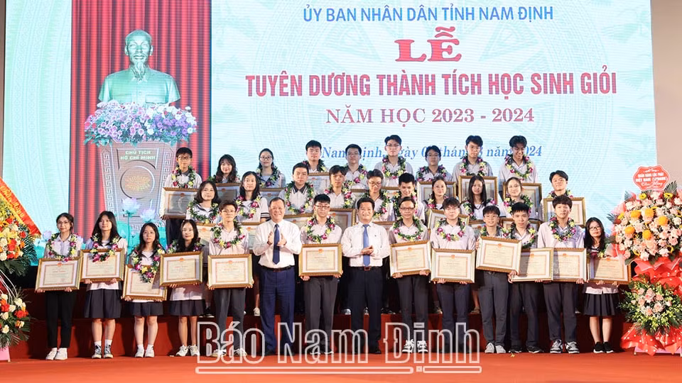 nam dinh tren 26 ty dong trao thuong hoc sinh gioi giao vien gioi nam hoc 2023 2024 hinh 2