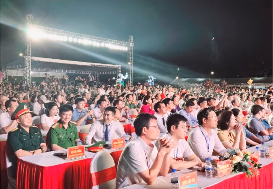huyen tien yen quang ninh long trong le ky niem 70 nam ngay giai phong huyen hinh 1