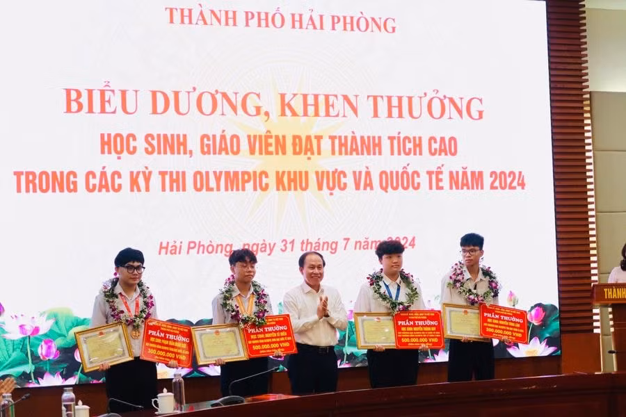 khen thuong hoc sinh dat giai quoc te noi thuong tien ty noi chua co gi hinh 1