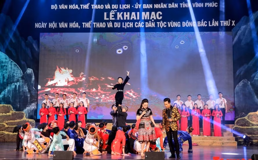 ton vinh gia tri van hoa truyen thong cua cac dan toc vung dong bac hinh 1
