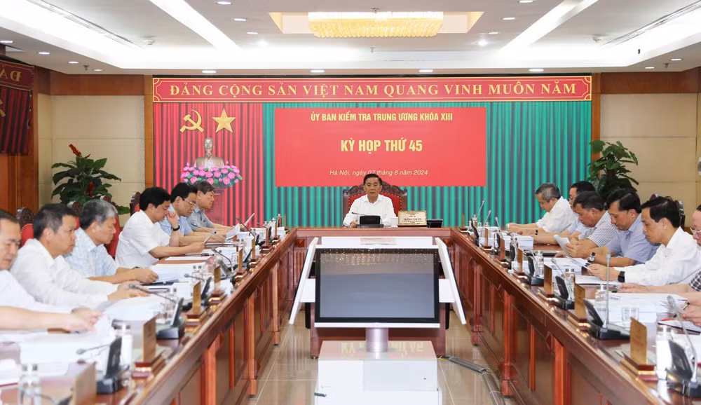 de nghi xem xet thi hanh ky luat cuu thu truong bo tai nguyen va moi truong nguyen linh ngoc va lanh dao nhieu tinh hinh 1