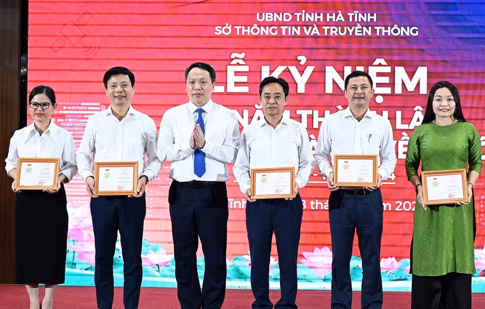 phat huy vai tro tien phong trong ung dung cong nghe so de phat trien kinh te so tai ha tinh hinh 3
