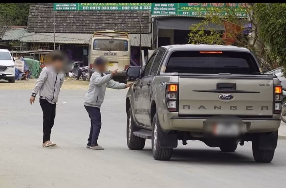 xu phat hanh chinh cac doi tuong chan dau xe nai ep du khach khu vuc den bao ha hinh 1
