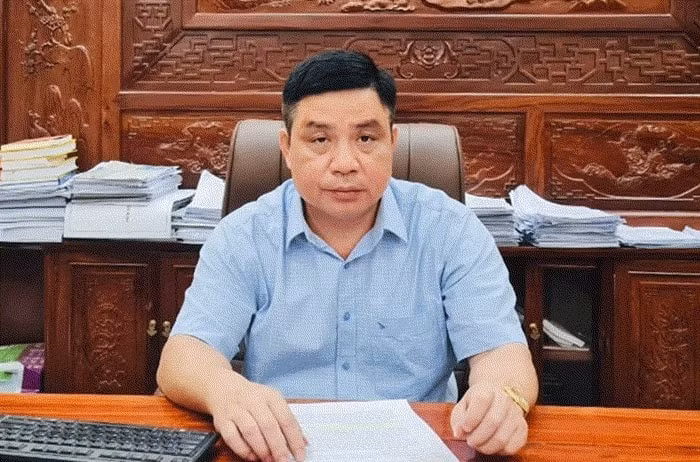 tam dinh chi cong tac chu tich ubnd huyen cao phong de xem xet dau hieu vi pham hinh 1