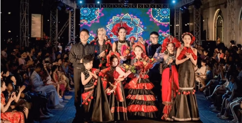 a hau huong ly hoang thuy va dan mau nhi long lay trong chuong trinh ton vinh ban sac viet dau an lang son hinh 9