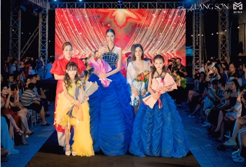 a hau huong ly hoang thuy va dan mau nhi long lay trong chuong trinh ton vinh ban sac viet dau an lang son hinh 7