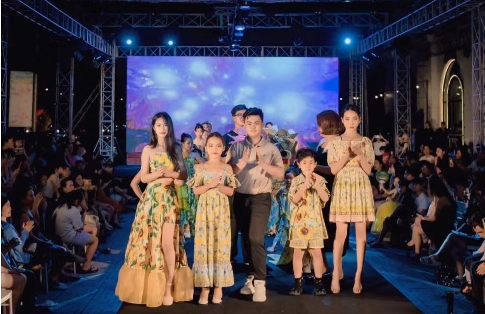 a hau huong ly hoang thuy va dan mau nhi long lay trong chuong trinh ton vinh ban sac viet dau an lang son hinh 4