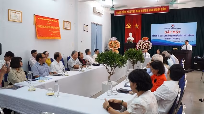 hoi nha bao tinh thua thien hue nhin lai chang duong 35 nam hinh thanh va phat trien hinh 1