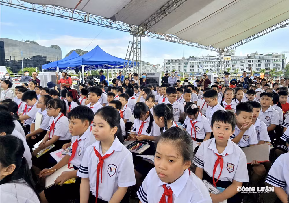 2-quang-ninh-phat-sua-hoc-duong-mien-phi.jpg