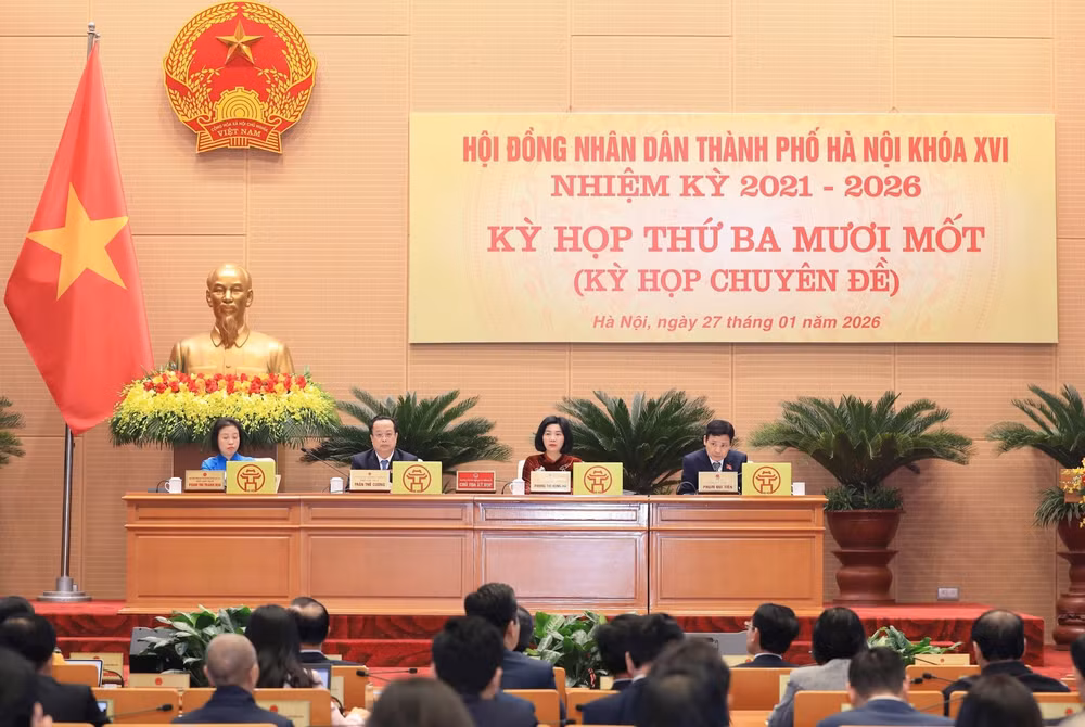 Chủ tọa điều hành kỳ họp.