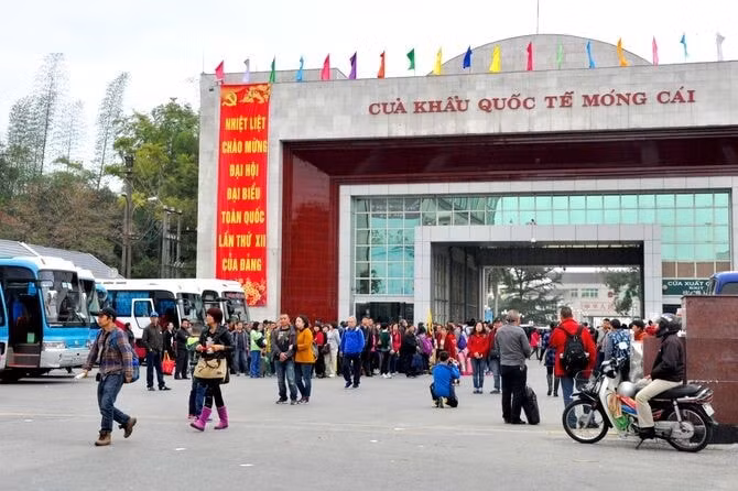 Thí điểm xây dựng cửa khẩu thông minh tại cặp cửa khẩu quốc tế Móng Cái - Đông Hưng - Ảnh 1.