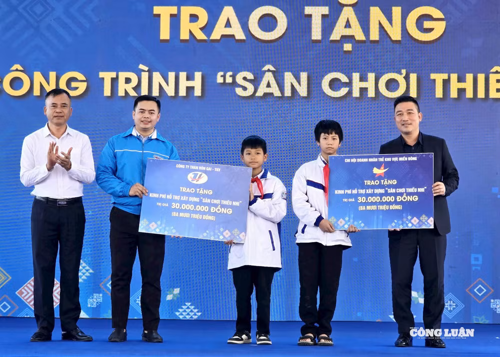6-tuoi-tre-quang-ninh-thi-dua-mung-dang-doan.jpg