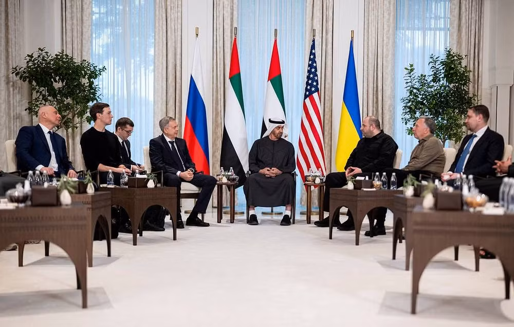 Cuộc đàm phán ba bên giữa Nga, Ukraine và Mỹ diễn ra tại UAE. Ảnh: UAE Presidential Court