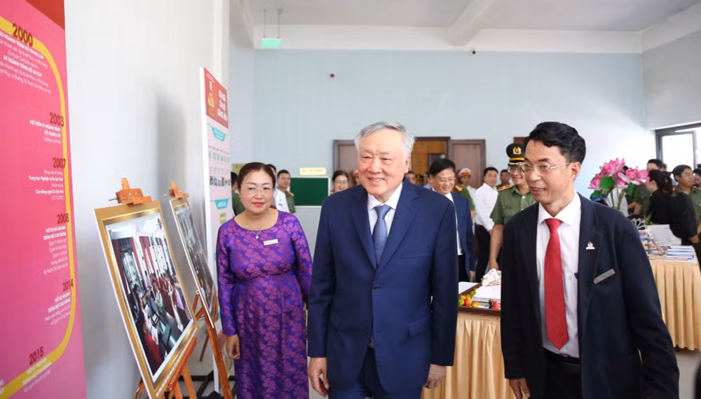 Tập trung xây dựng thế trận an ninh nhân dân, thế trận lòng dân vững chắc- Ảnh 5.