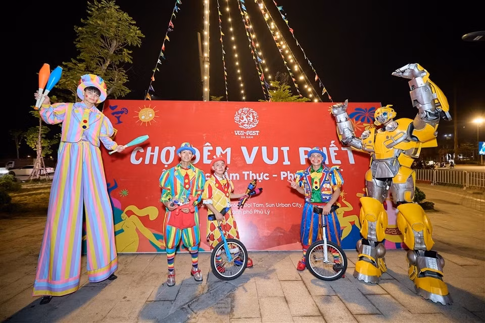 Bắn pháo hoa ở Quảng trường công viên lễ hội Sun Urban City (3)