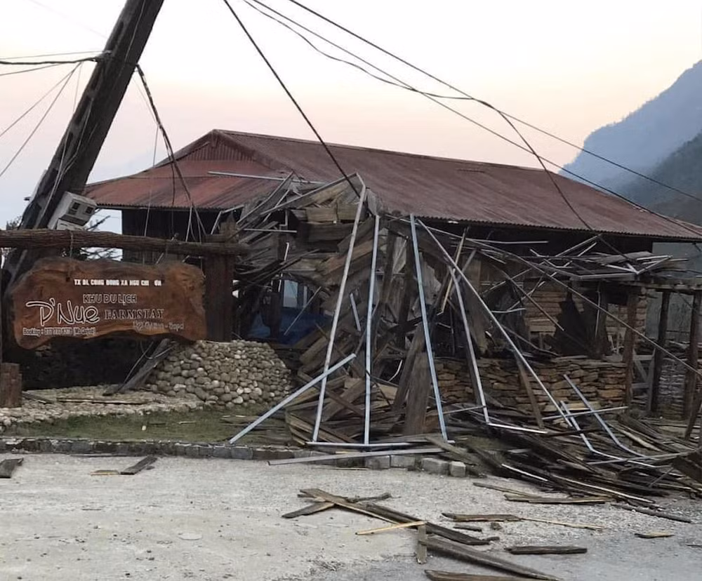 lao cai gio loc nui sa pa lam 17 ngoi nha dan bi toc mai hinh 1