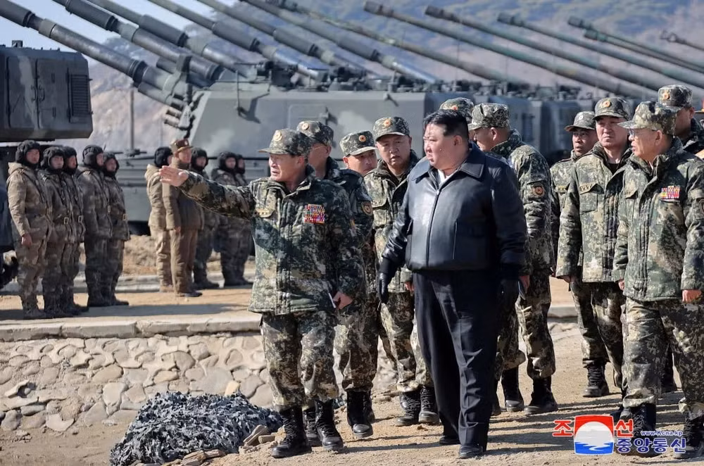 loat anh nha lanh dao kim jong un chi dao tap tran tai trieu tien hinh 4
