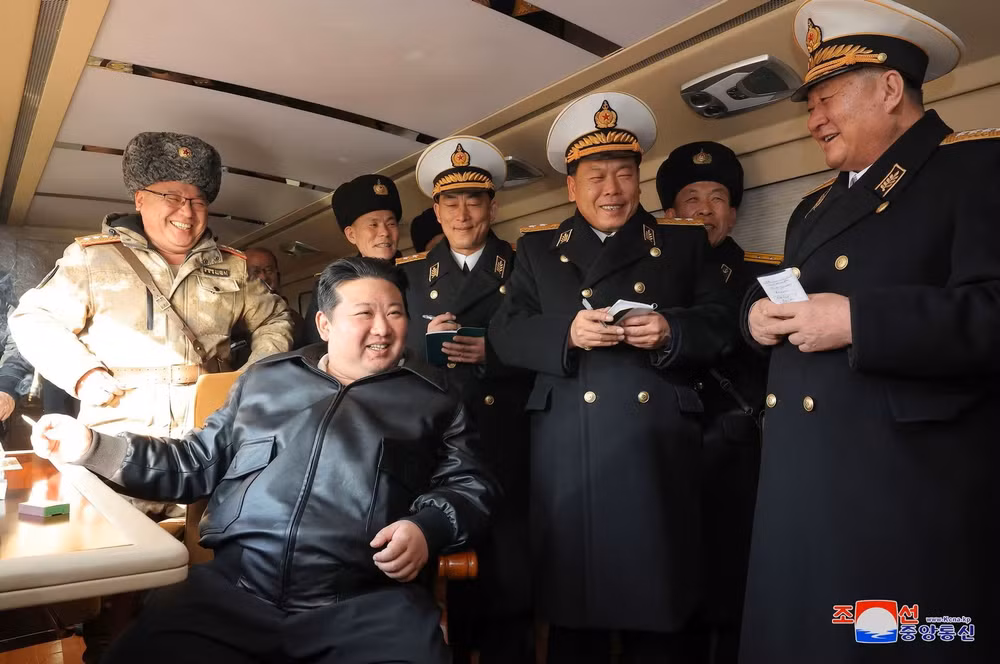 loat anh nha lanh dao kim jong un chi dao tap tran tai trieu tien hinh 9