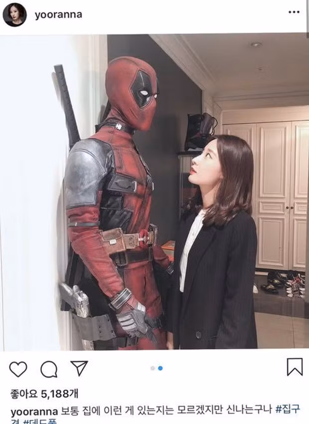 Và hình ảnh chị của Chanyeol đăng tải nhân dịp lễ Halloween, quang cảnh không khác gì nhau.