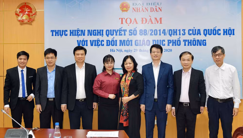 Các đại biểu tham dự tọa đàm với chủ đề “Thực hiện Nghị quyết số 88/2014/QH13 của Quốc hội.