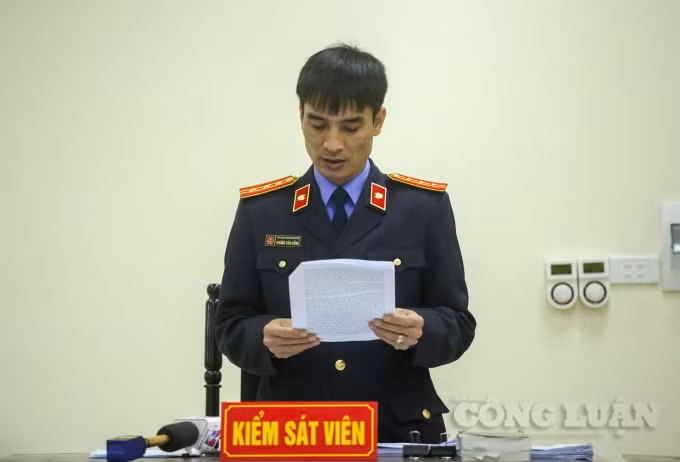Hơn 9h cùng ngày, vị đại diện VKSND tỉnh Bắc Ninh bắt đầu đọc cáo trạng truy tố tội danh.