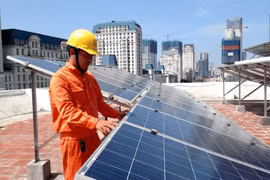 Hà Nội đề xuất hỗ trợ người dân lắp điện mặt trời mái nhà, tối đa 6 triệu đồng/hộ