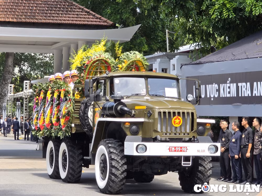 trang nghiem xuc dong le truy dieu di quan tong bi thu nguyen phu trong hinh 10