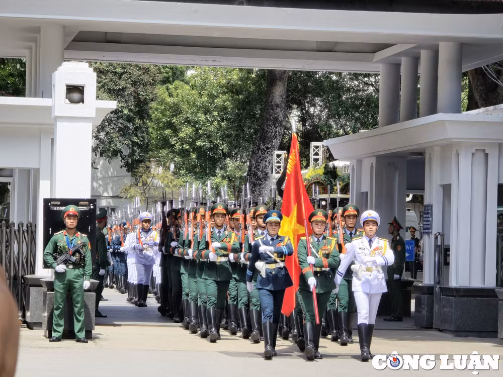 trang nghiem xuc dong le truy dieu di quan tong bi thu nguyen phu trong hinh 9