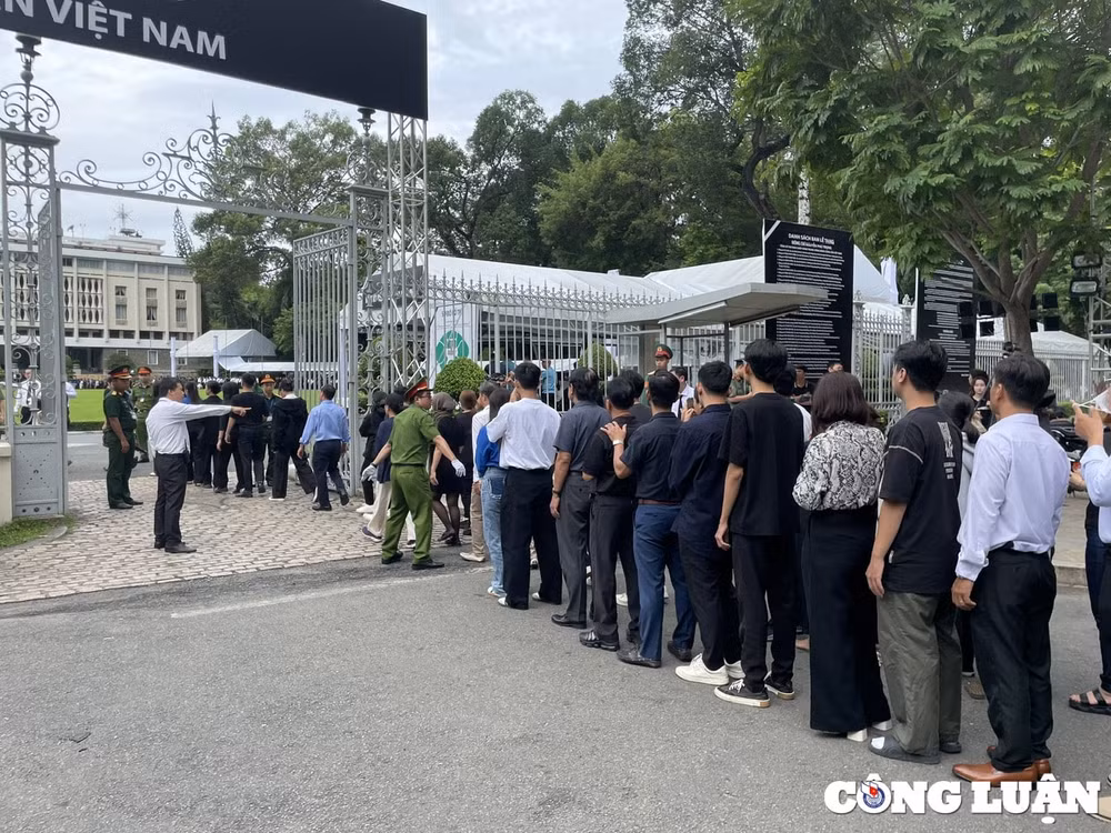 nhung doan nguoi cuoi cung vieng tong bi thu nguyen phu trong tai hoi truong thong nhat hinh 1