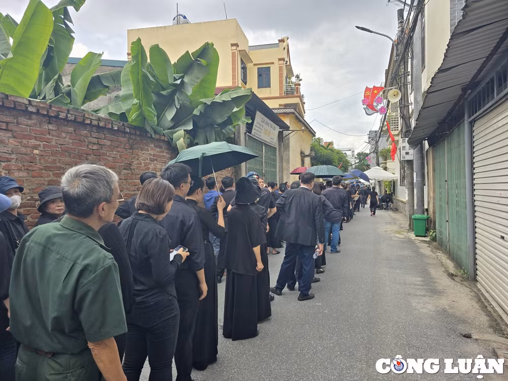 nguoi lang lai da lam quat giay pha nuoc sau phuc vu cac doan vieng tong bi thu hinh 1