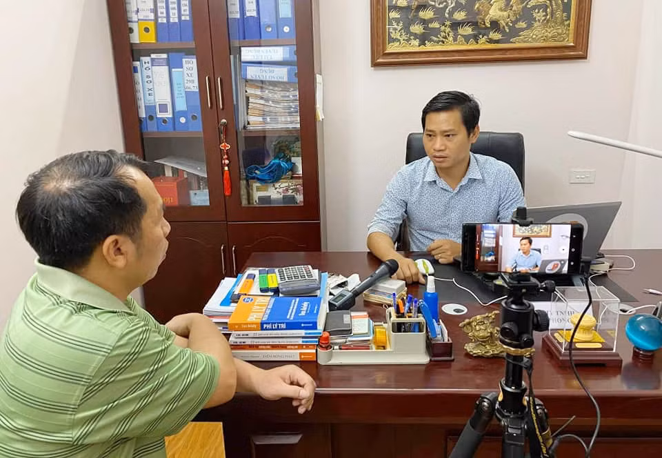 Sau loạt bài xử lý thông tin giả, clip xấu độc, an toàn thông tin mạng năm 2019, nhà báo Vũ Xuân Cường còn thực hiện nhiều phóng sự về tin giả sau này. Ảnh: NVCC