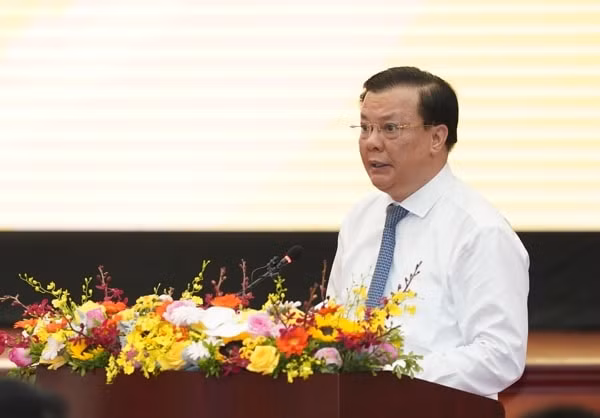 Bộ trưởng Bộ Tài chính Đinh Tiến Dũng trình bày báo cáo tại hội nghị. Ảnh: VGP